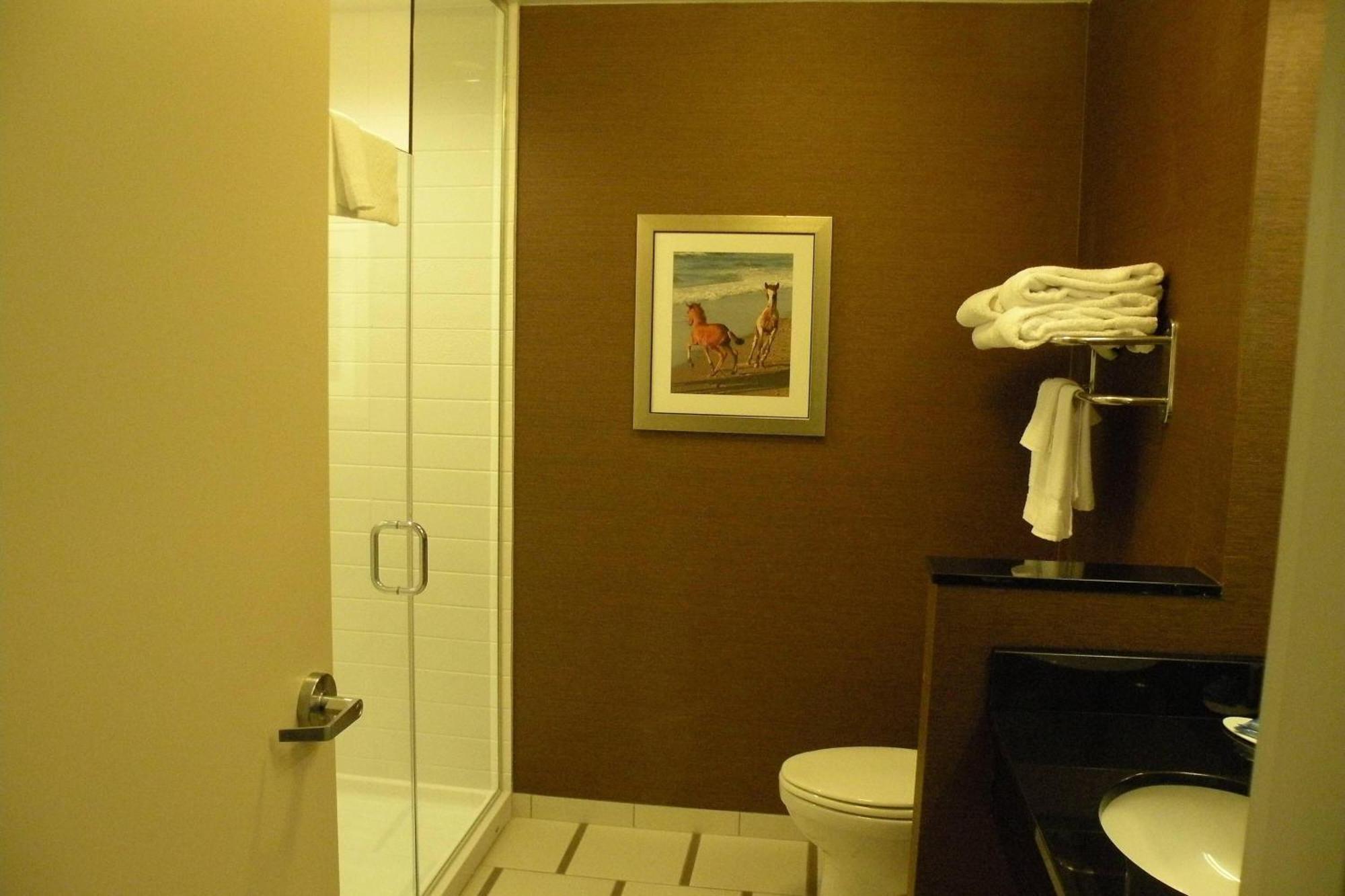 Fairfield Inn & Suites By Marriott Chincoteague Island Waterfront Bagian luar foto
