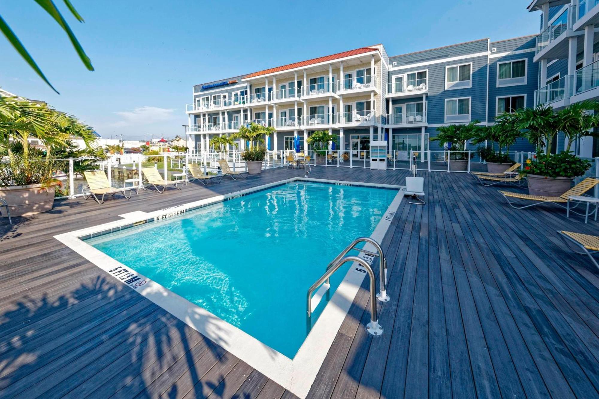 Fairfield Inn & Suites By Marriott Chincoteague Island Waterfront Bagian luar foto